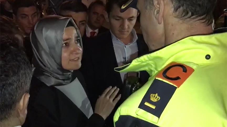 Hollanda'ya alınmayan Bakan Kaya İstanbul'a döndü